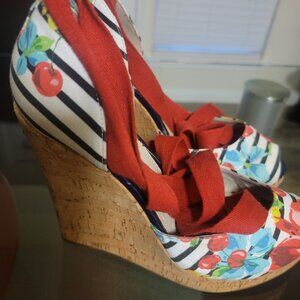 Cork cherry & flower wedges